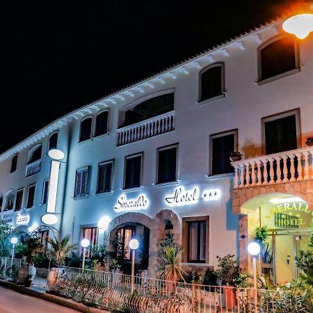 Hotel Smeraldo Canneddi エクステリア 写真