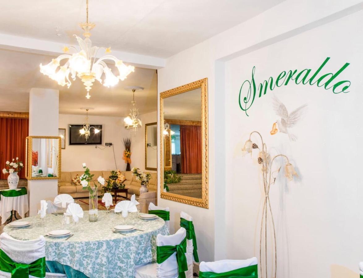Hotel Smeraldo Canneddi エクステリア 写真